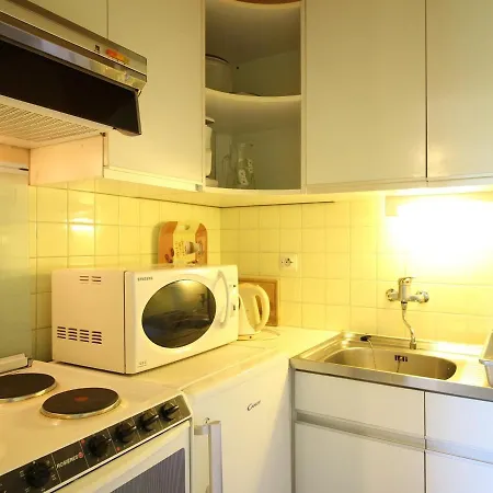 Mont-dore: T2 Avec Balcon Et Garage Prive - Fr-1-608-133 Apartment *